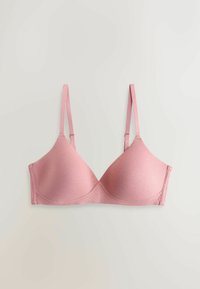 Soutien-gorge rembourré rose clair avec une texture lisse, bretelles ajustables et une forme triangle classique. Design simple, sans matériel ou accents visibles.