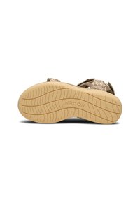 Sandalens sula med horisontella spår, beige gummimaterial, med ett något upphöjt mönster och "WODEN"-logotypen präglad.