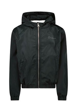 Zwarte capuchonjas gemaakt van glad, lichtgewicht stof. Voorzien van een ritssluiting aan de voorkant, elastische manchetten en zijzakken. Subtiel logo detail op de borst.