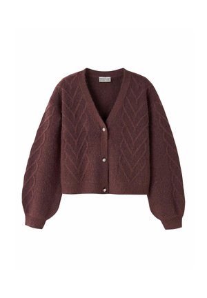 Cardigan marron tricoté avec motifs torsadés, manches ballon, col en V et trois boutons décoratifs sur le devant.