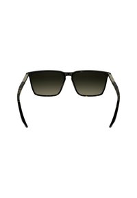Lunettes de soleil carrées avec une monture noire et écaille de tortue, des verres à dégradé sombre, des branches fines et des accents métalliques sur les branches.