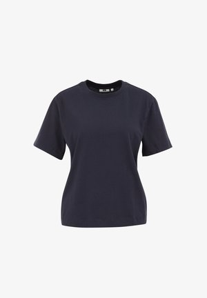 Mornarsko modra bombažna majica, kratki rokavi, okrogla ovratnika, sproščen kroj, gladka tekstura, brez vidnih vzorcev ali poudarkov.