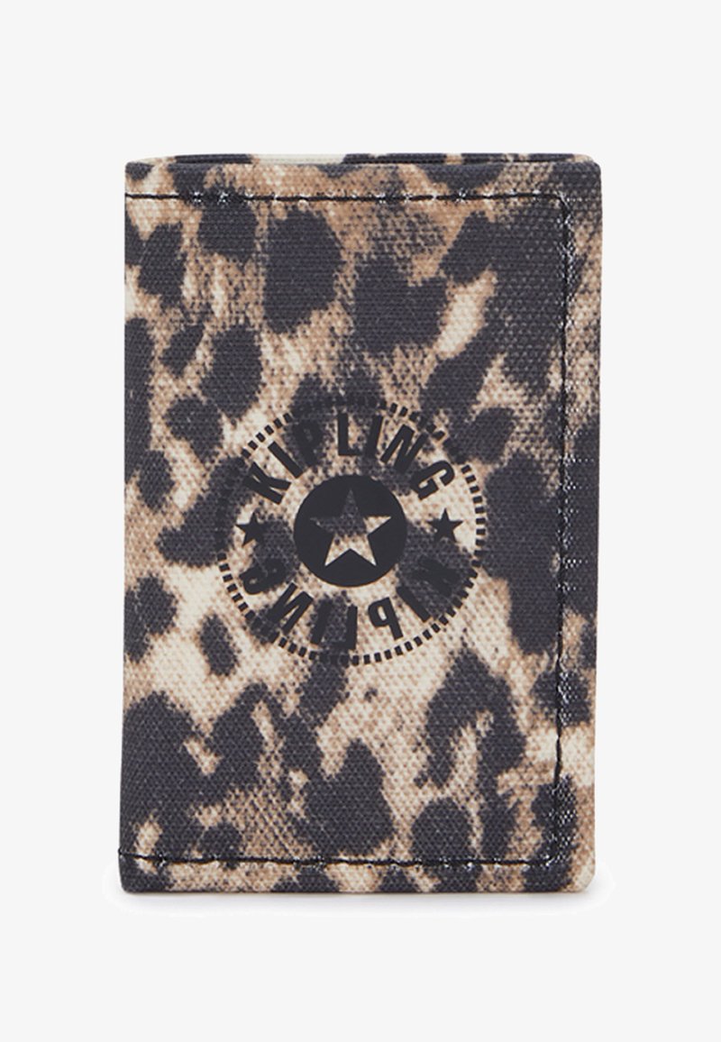 Leopardenmuster Geldbörse aus Canvas-Material, mit einem schwarzen runden Logo, das Text und Stern-Design zeigt, in Farben von Beige, Schwarz und Brauntönen.