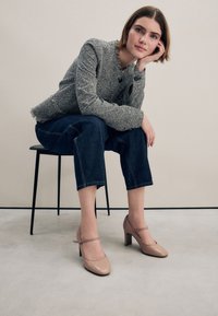 Next REGULAR FIT - FOREVER COMFORT ROUND TOE MARY JANE BLOCK COURT - Tacones - blush nude