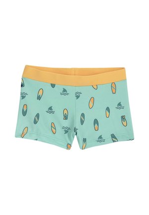 Akwamarynowe spodenki kąpielowe z żółtym paskiem w pasie, ozdobione wzorem desek surfingowych, fal i rekinów w różnych kolorach. Miękka, gładka tkanina.