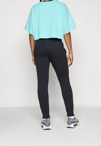 Under Armour Jogginghose - black