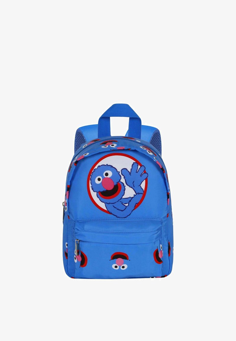 Mochila azul para niños con un diseño destacado del personaje Grover en un marco circular blanco. Incluye correas ajustables y bolsillo frontal.