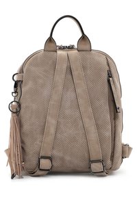Zaino in pelle beige perforata con due spallacci imbottiti, doppio manico superiore, cerniera laterale e un pon-pon decorativo.