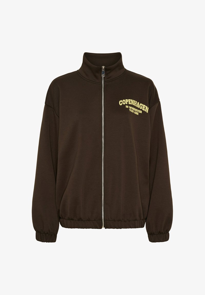 Mørkebrun lynlåstrøje med høj krave, elastiske manchetter og kant, med gul tekst "COPENHAGEN IS WHEREVER YOU ARE" på venstre bryst.
