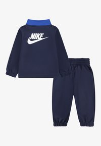 Nike Sportswear LIFESTYLE ESSENTIALS UNISEX SET - Trenirka - midnight navy