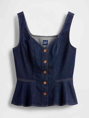 Mørkeblå denim ermeløs topp med brede stropper, frontknappelukking, innsnevret midje og lett peplumkant, merket GAP.