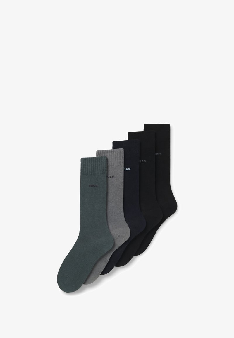 Fünf Paar Mid-Calf-Socken in Dunkelgrün, Grau, Marineblau und Schwarz, jeweils mit einem kleinen "BOSS"-Logo nahe dem oberen Bund.