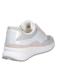 Sneaker with a silver mesh upper, beige suede accents, and a white rubber sole. Features lace-up closure and cushioned collar.