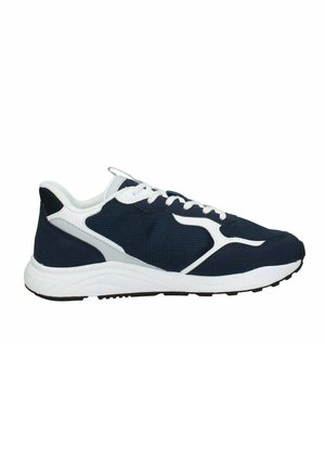 Deportiva de malla en color navy con acentos blancos; cuenta con una suela blanca acolchada y una parte superior texturizada. Cordones pasados por ojales reforzados.