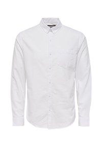 Camisa de manga larga blanca de algodón, con cuello abotonado, bolsillo frontal y una textura suave y sólida.