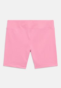 Růžové elastické šortky s přiléhavým střihem, vybavené elastickým pasem a hladkým povrchem, vhodné pro aktivní nošení.