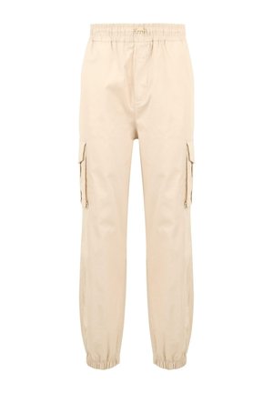 Pantalones cargo beige con cintura elástica, bolsillos laterales y puños elásticos. Material de algodón suave con un ajuste casual y un diseño práctico.