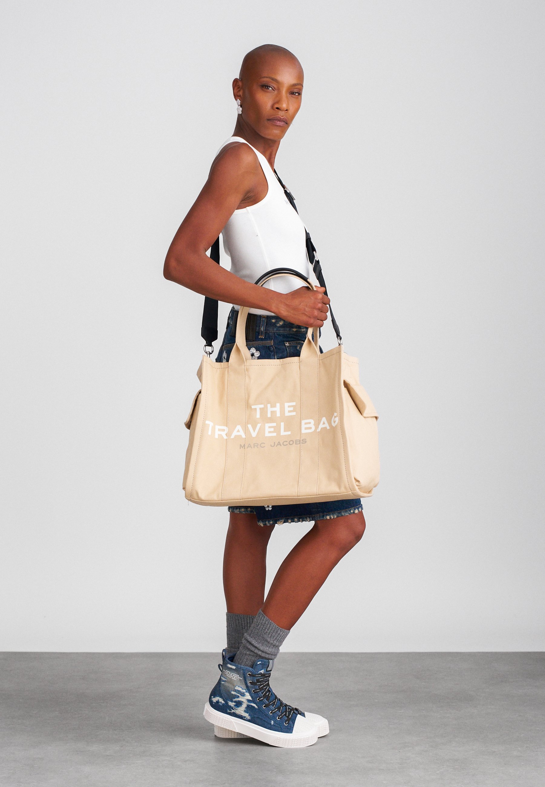 MARC JACOBS THE TRAVEL TOTE - Shopper - beige - Zalando.nl