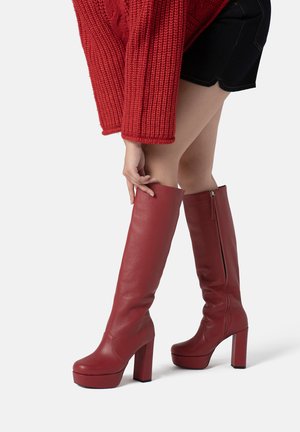L37, BEHIND CLOSED DOORS - High Heel Stiefel - red