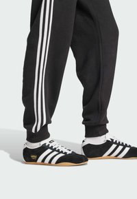 ADICOLOR 3-STRIPES REGULAR JOGGER - Jogginghose - black   white