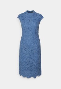 Sukienka koronkowa w jasnoniebieskim kolorze z wysokim dekoltem, krótkimi rękawami i falbaniastym dołem. Posiada kwiatowy wzór oraz zamek błyskawiczny na plecach.