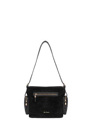 Borsa a tracolla nera con texture in suede, cerniere dorate sul davanti e sui lati, e tracolla sottile. Piccolo logo dorato vicino al centro in basso.