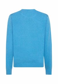 Pulover bleu deschis, din material tricotat, design cu gât rotund, mâneci lungi, manșete și tiv cu model canalé, textură netedă fără modele sau accente vizibile.