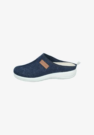 Zoccoli in feltro blu navy con una leggera suola bianca, dotati di un'etichetta in pelle marrone sul lato, design slip-on e interno liscio.