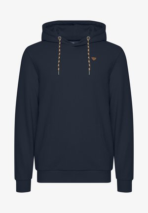 Granatowy polar z kapturem, z przednią kieszenią, plecionymi sznurkami i skórzaną łatą z logo na piersi. Gładka tekstura, dopasowane mankiety.