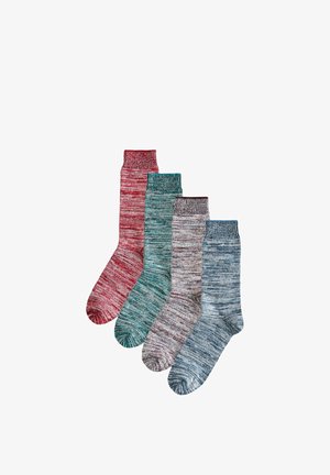 Vier Paar melierte Kniestrümpfe in Rot, Grün, Beige und Blau, nebeneinander auf einem weißen Hintergrund angeordnet.