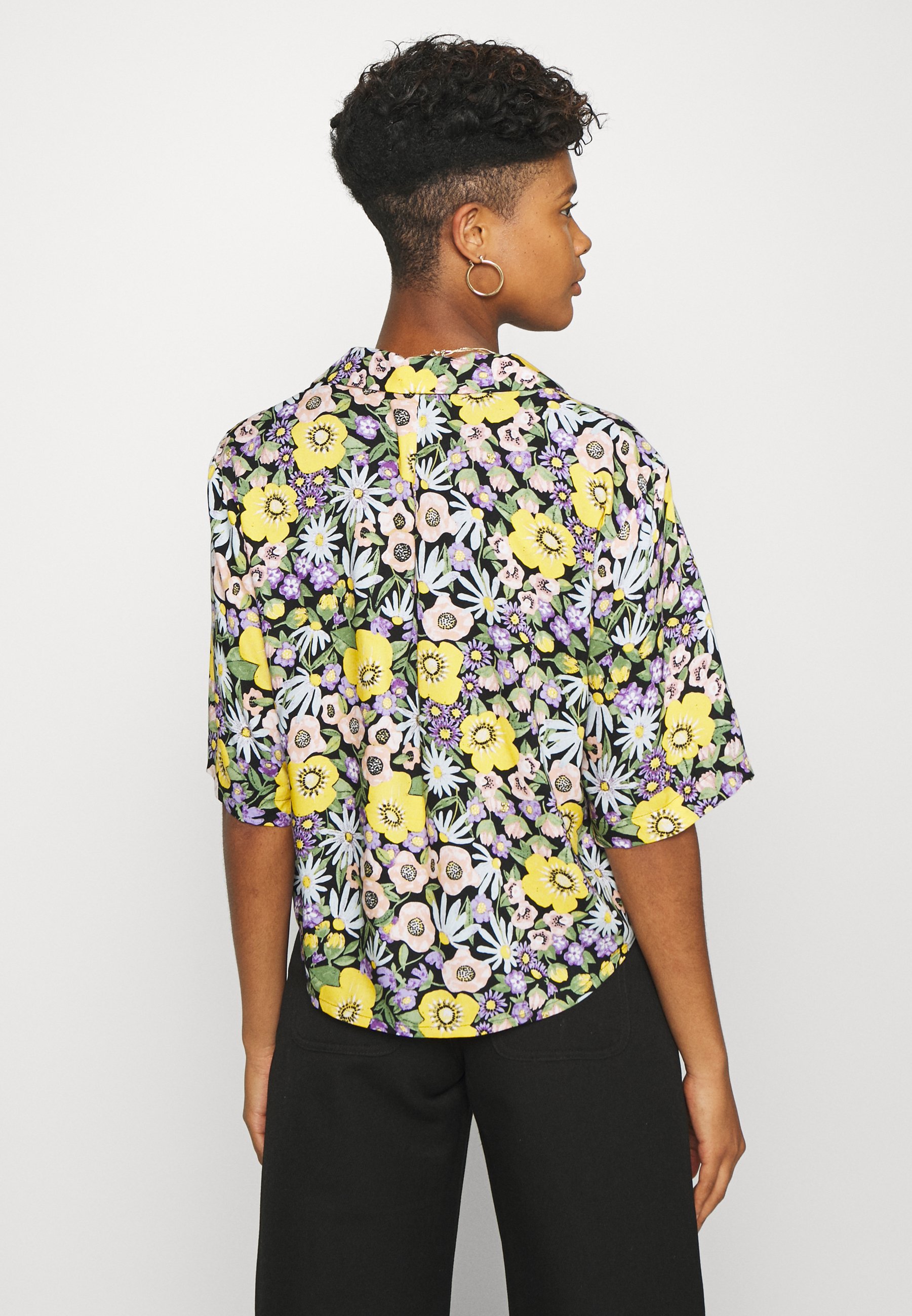 Monki TANNY BLOUSE Skjorte windoflower Zalando.no Monki TANNY BLOUSE Skjorte windoflower Zalando.no