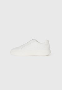 Unselected, triple bright white