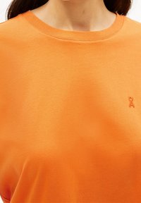 ARMEDANGELS T-shirt - bas - orange