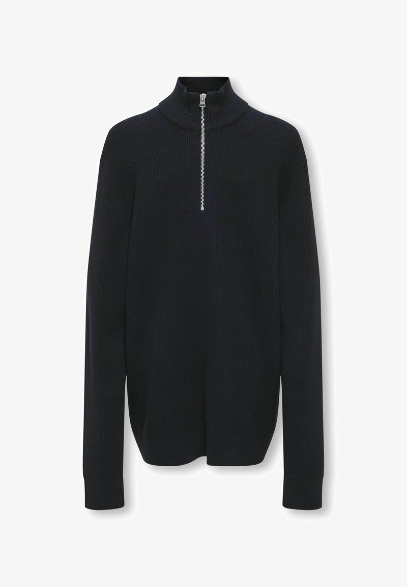 Donker marineblauwe gebreide trui met hoge kraag en rits aan de voorkant. Heeft lange mouwen en een geribbelde structuur, met aansluitende boorden en zoom.