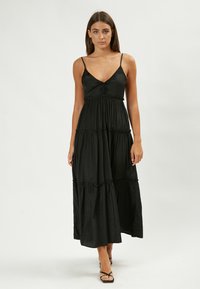 INFLUENCER Maxikleid - black