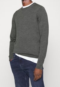 Calvin Klein Sweter