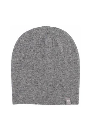 Beanie grigia in maglia con una texture morbida e bordo a coste. Presenta un piccolo tag di marca su un lato. Design semplice e privo di decorazioni.