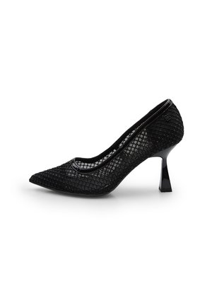 Escarpin noir à talon haut avec un dessus en maille texturée, une pointe arrondie et un talon géométrique brillant. Il présente une doublure intérieure lisse.