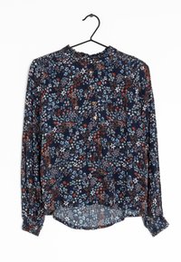 Langarmbluse mit floralem Muster in Dunkelblau, ausgestattet mit einem Rüschenausschnitt, Knopfleiste und einer Mischung aus roten, weißen und hellblauen Blumenmustern.