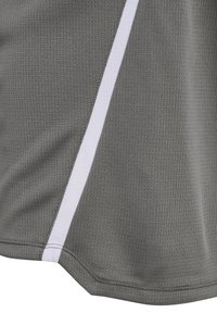 T-shirt de sport gris en tissu texturé, avec des accents latéraux blancs et un ourlet incurvé. Convient pour le sport et les vêtements d'activités.