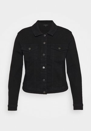 Czarna kurtka jeansowa z długimi rękawami, zapinana na guziki z przodu, dwie kieszenie na klapę na piersiach z metalowymi guzikami oraz klasycznym kołnierzem.