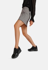 Queen Helena Sneakers basse - nero