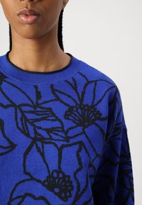 Vero Moda VMNEW FLORA O NECK LOOSE  - Džemperis - surf the web/black
