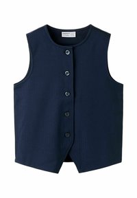 Temno modra brezrokavnik z okroglim izrezom, sprednjo zaponko s petimi gumbi in navpičnim vzorcem drobnih črt. Izdelan iz gladke tkanine s prilagojenim krojem.