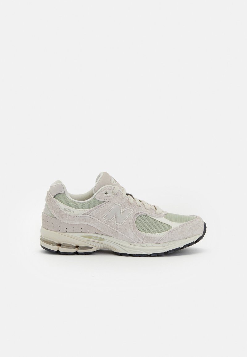 New Balance M2002 UNISEX - Trainers - khaki/grey/khaki - Zalando 