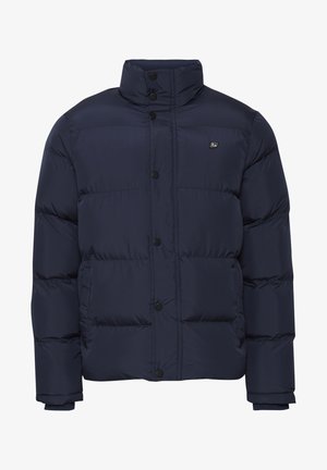 Tamsiai mėlynas pūkinis švarkas su aukštu apykakle, priekyje skirtingų mygtukų ir dviem priekinėmis kišenėmis. Pasižymi siuvinėta struktūra šilumai išlaikyti.