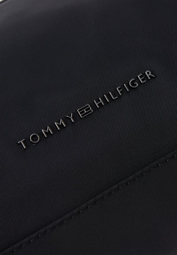 REPREVE WASHBAG - Wash bag3