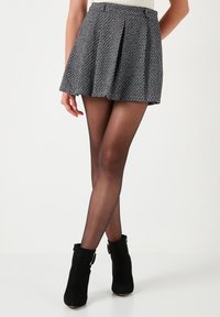 REGULAR FIT - Kratke hlače - black