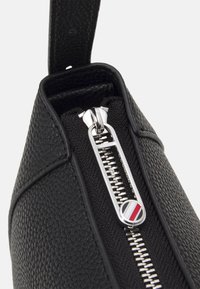 Tommy Hilfiger ELEMENT - Sac à main - black