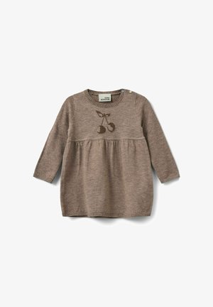 Robe en tricot marron à manches longues, encolure ronde, broderie cerise sur la poitrine, bas évasé et détails de boutons sur l'épaule.